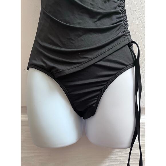 NWT Nip Tuck Swimwear Must Haves Black Ruched One Piece Swimsuit Size 4 - Picture 6 of 14